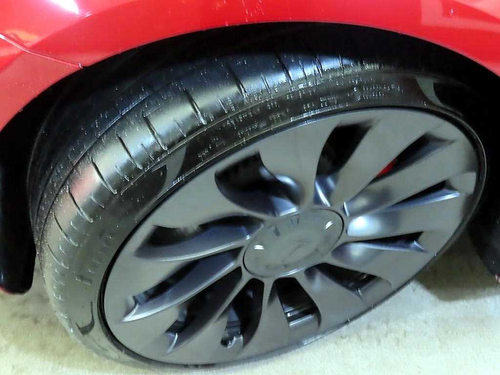 테슬라 모델 3 AWD 퍼포먼스 - 20