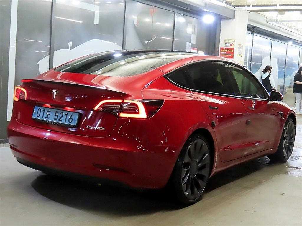 테슬라 모델 3 AWD 퍼포먼스 - 4