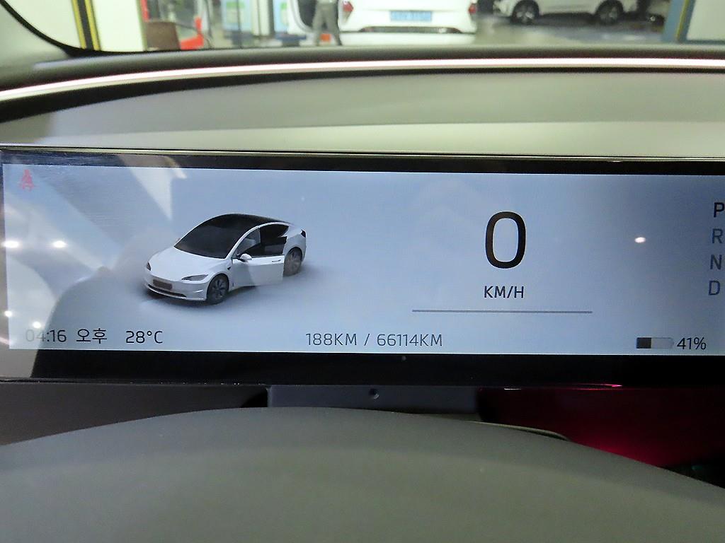 Tesla Model 3 AWD 퍼포먼스 - 9
