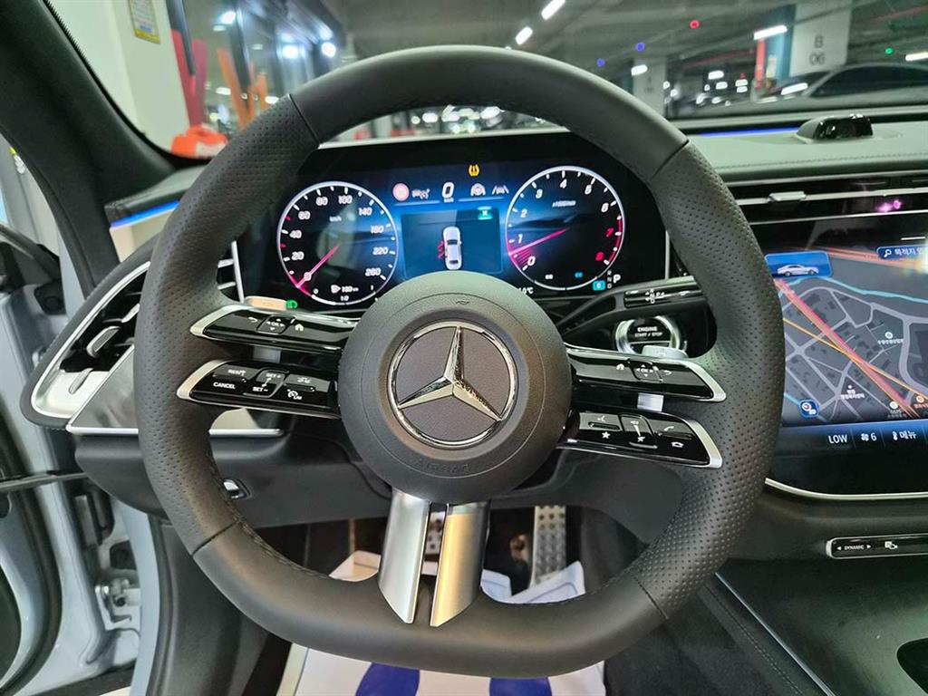 벤츠 E클래스(6세대) E300 4매틱 AMG 라인 - 8