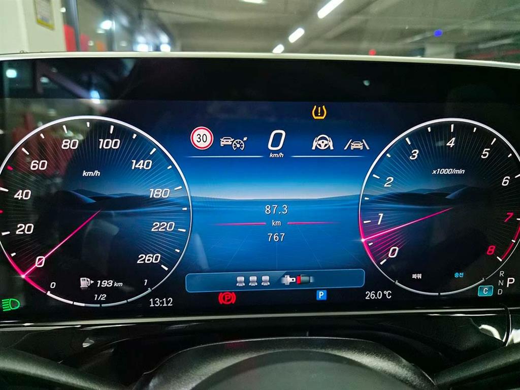 벤츠 E클래스(6세대) E300 4매틱 AMG 라인 - 9