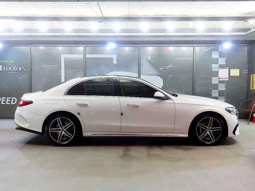 Mercedes-Benz E클래스(6세대) E300 4매틱 AMG 라인 - 3