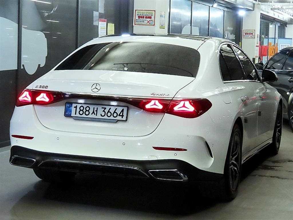 Mercedes-Benz E클래스(6세대) E300 4매틱 AMG 라인 - 4