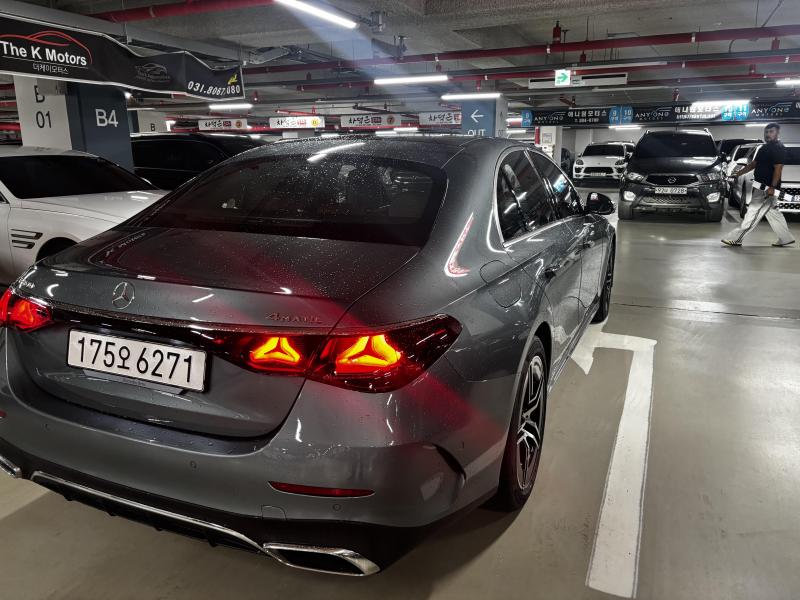 Mercedes-Benz E클래스(6세대) E300 4매틱 AMG 라인 - 4