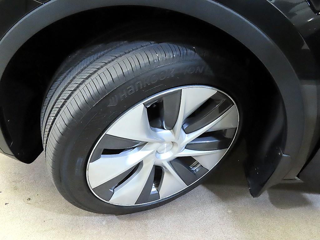 Tesla Model Y AWD 롱 레인지 - 20