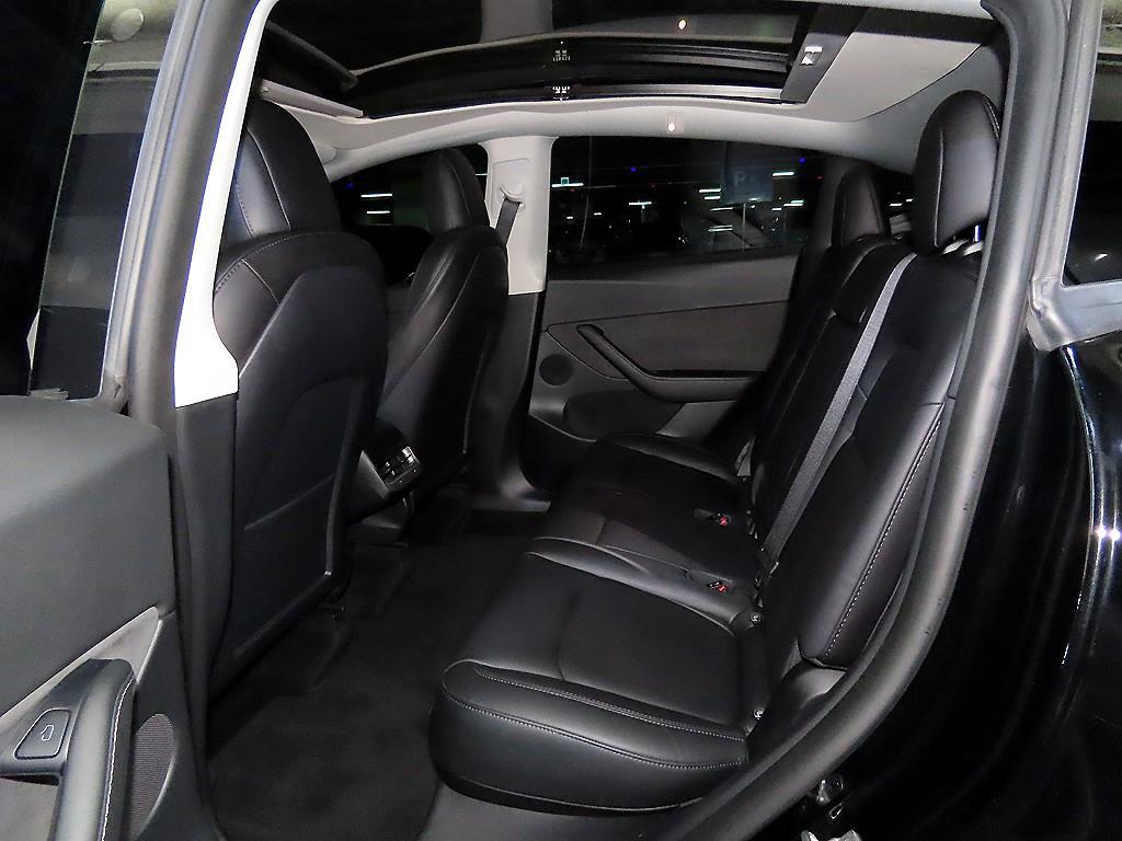 Tesla Model Y AWD 롱 레인지 - 7