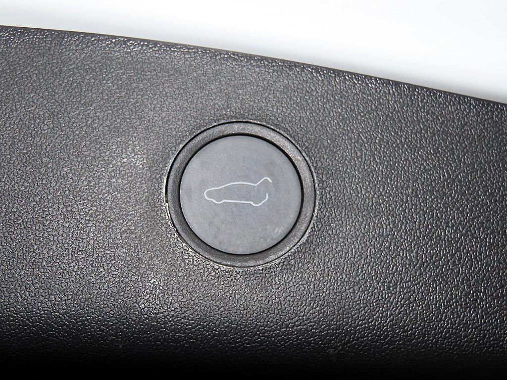 Tesla Model 3 AWD 롱 레인지 - 16