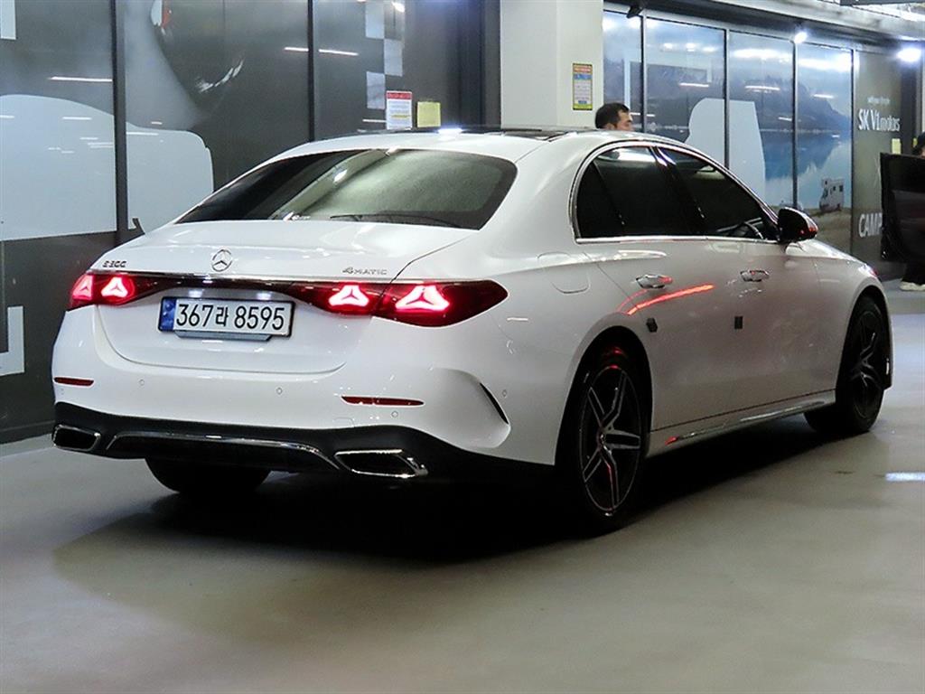 벤츠 E클래스(6세대) E300 4매틱 AMG 라인 - 4