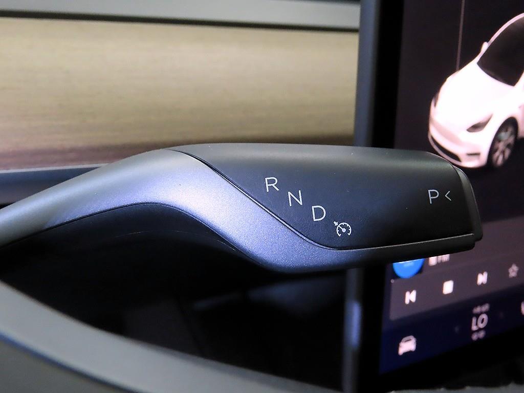 Tesla Model Y AWD 롱 레인지 - 12