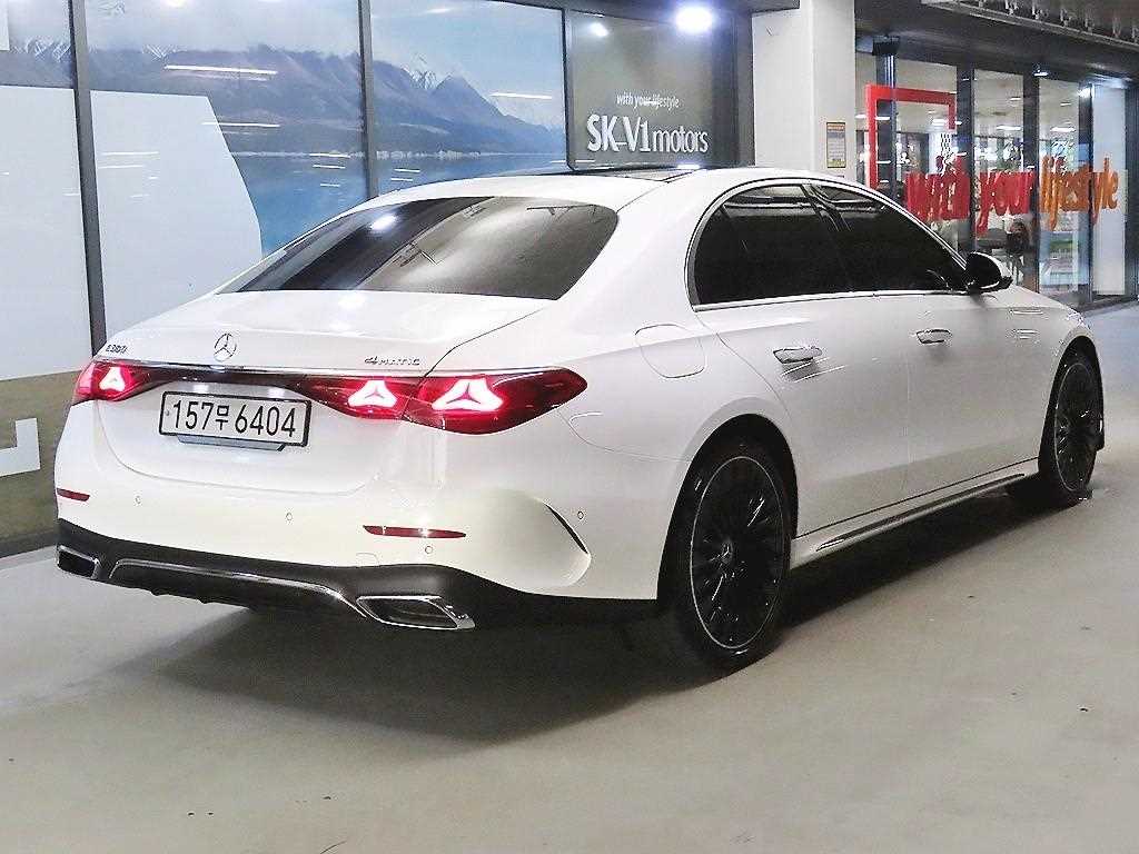 벤츠 E클래스(6세대) E300 4매틱 AMG 라인 - 4