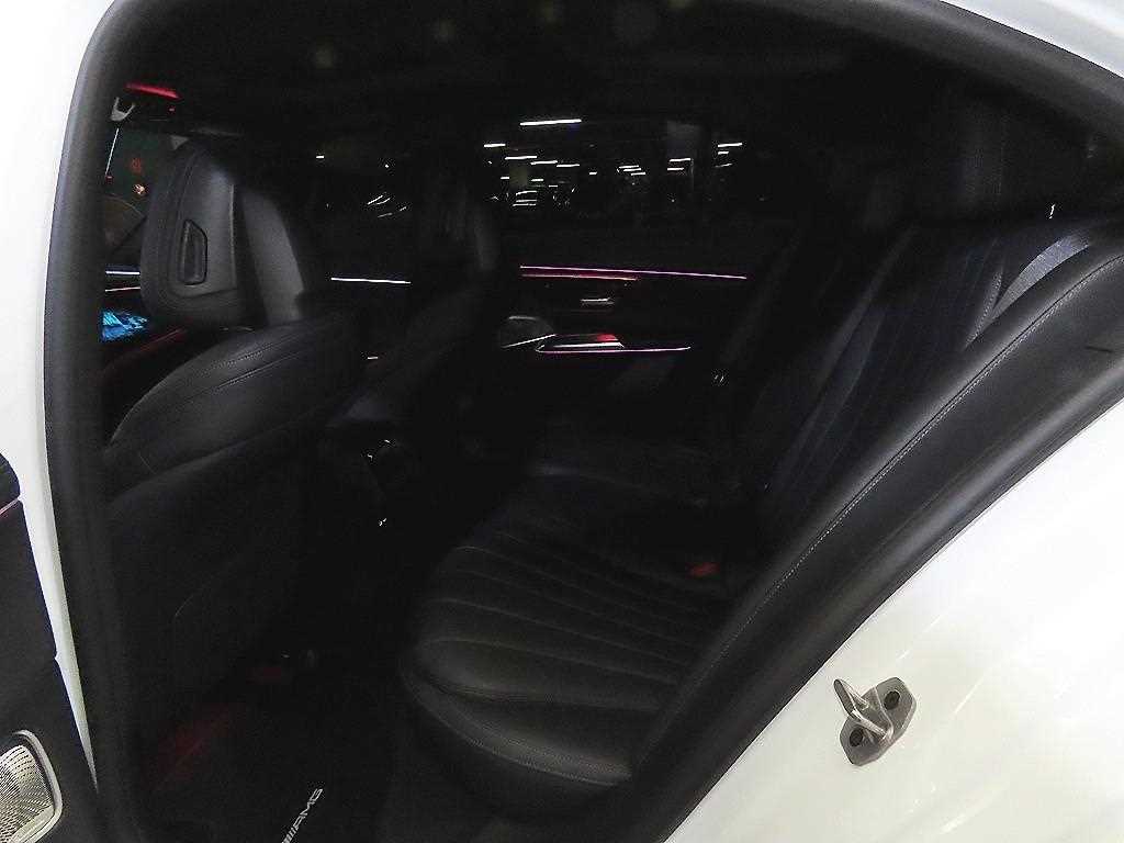 벤츠 E클래스(6세대) E300 4매틱 AMG 라인 - 7