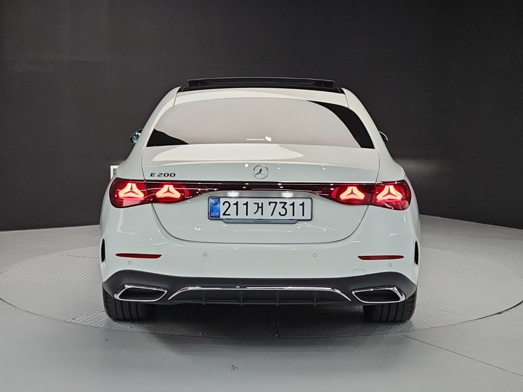 벤츠 E클래스(6세대) E200 AMG 라인 - 3