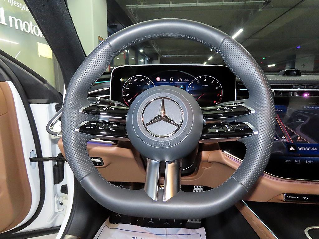 벤츠 E클래스(6세대) E300 4매틱 AMG 라인 - 8