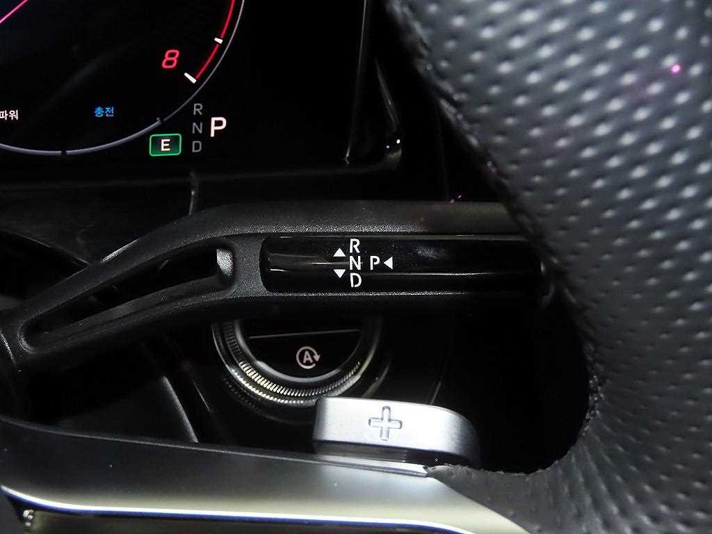 벤츠 E클래스(6세대) E300 4매틱 AMG 라인 - 12