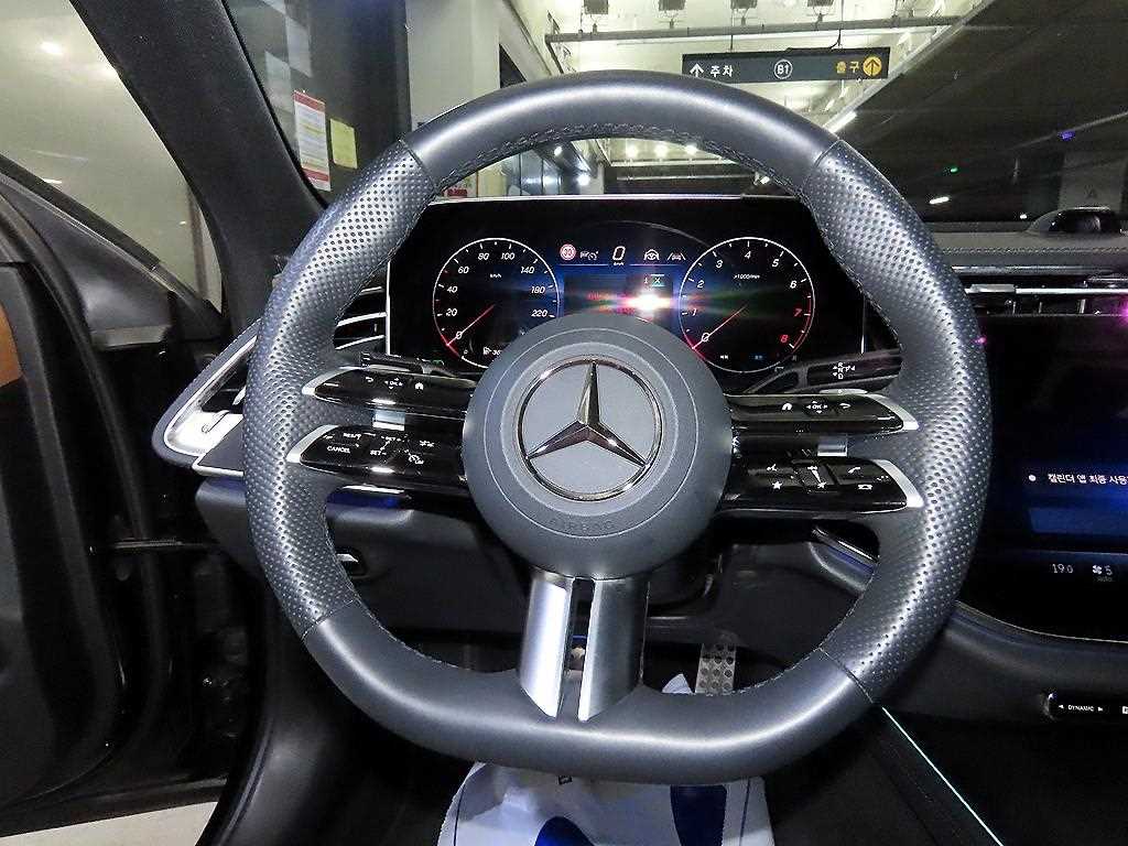 벤츠 E클래스(6세대) E300 4매틱 AMG 라인 - 8