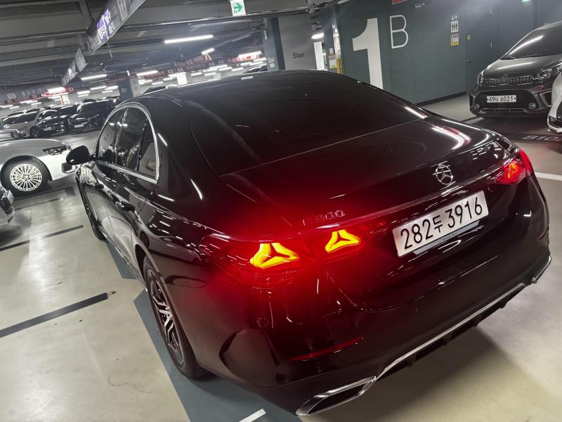 Mercedes-Benz E클래스(6세대) E300 4매틱 AMG 라인 - 5