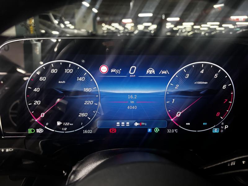 Mercedes-Benz E클래스(6세대) E300 4매틱 AMG 라인 - 9