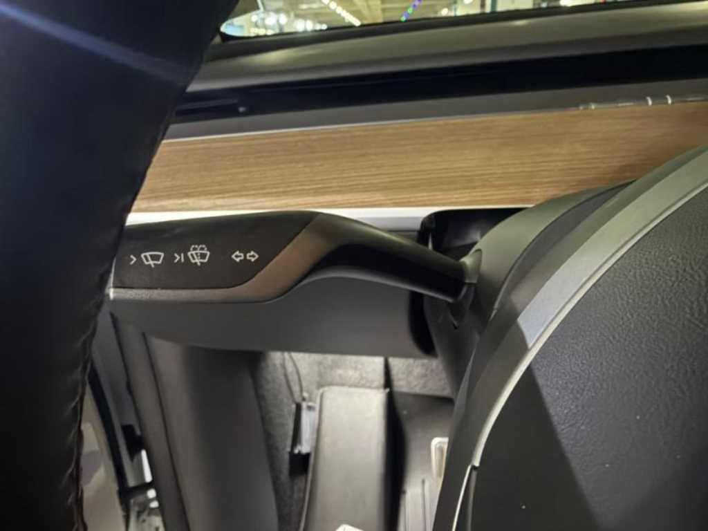 Tesla Model Y AWD 롱 레인지 - 12