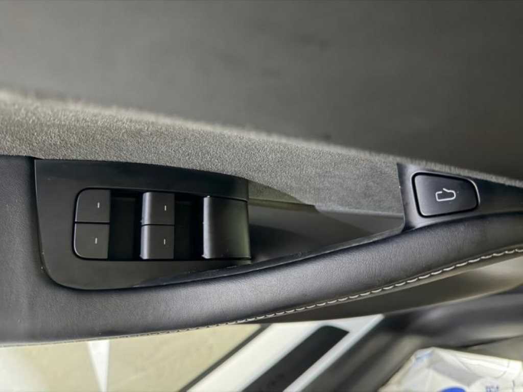 Tesla Model Y AWD 롱 레인지 - 15