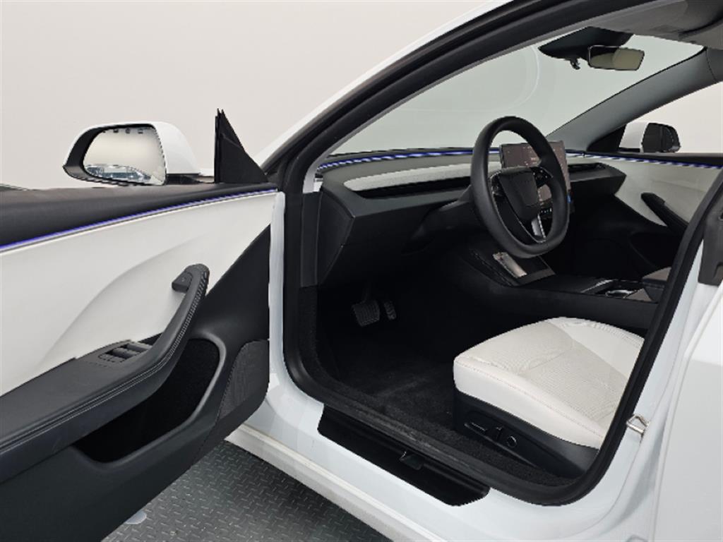 Tesla Model 3 RWD - 5