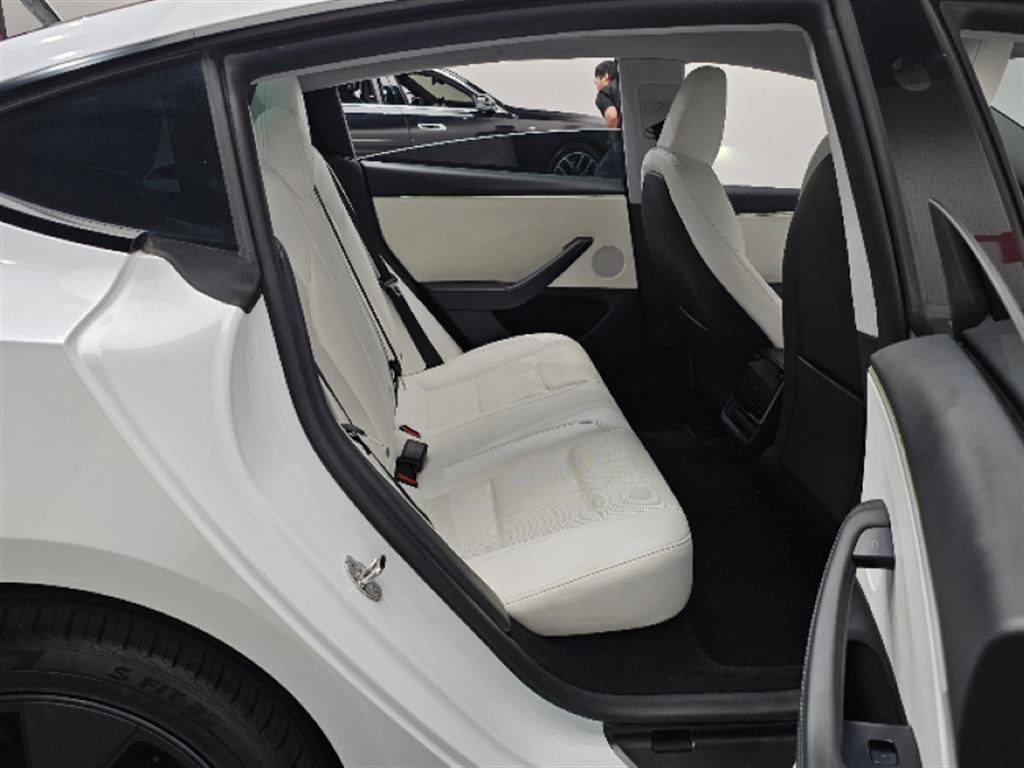 Tesla Model 3 RWD - 7