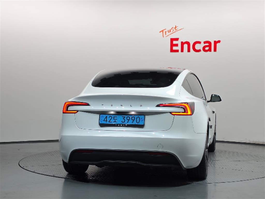 Tesla Model 3 RWD - 4