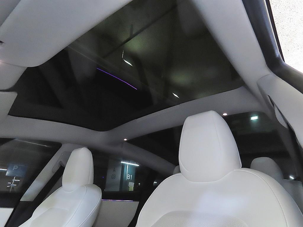 테슬라 모델 3 RWD - 16