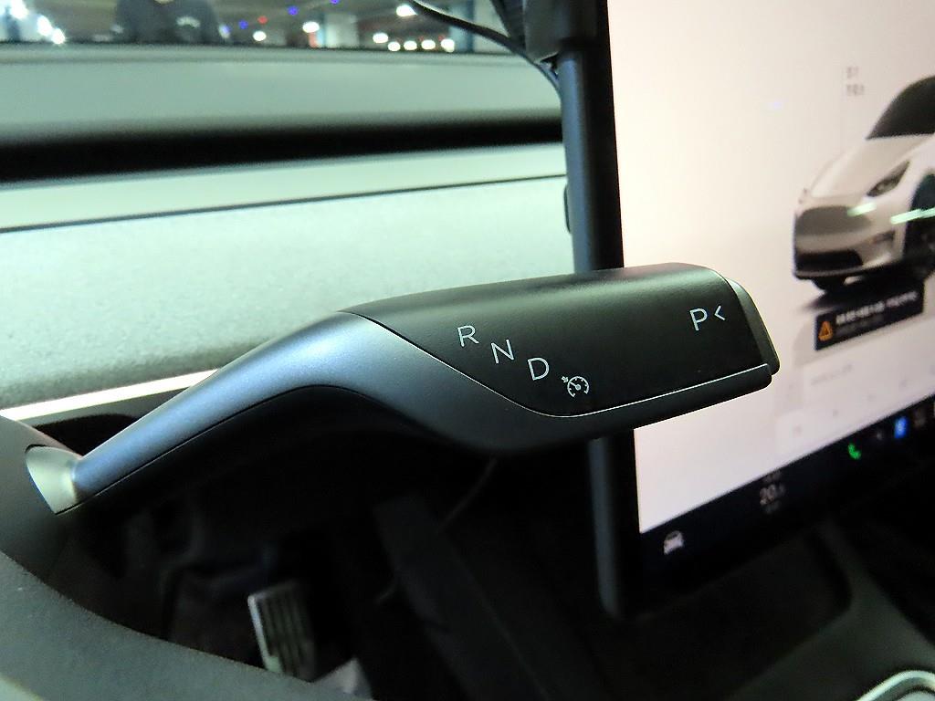 테슬라 모델 Y RWD - 12