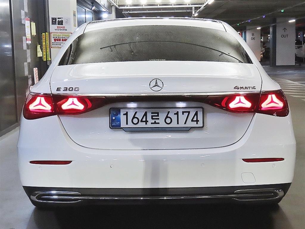 벤츠 E클래스(6세대) E300 4매틱 익스클루시브 - 5