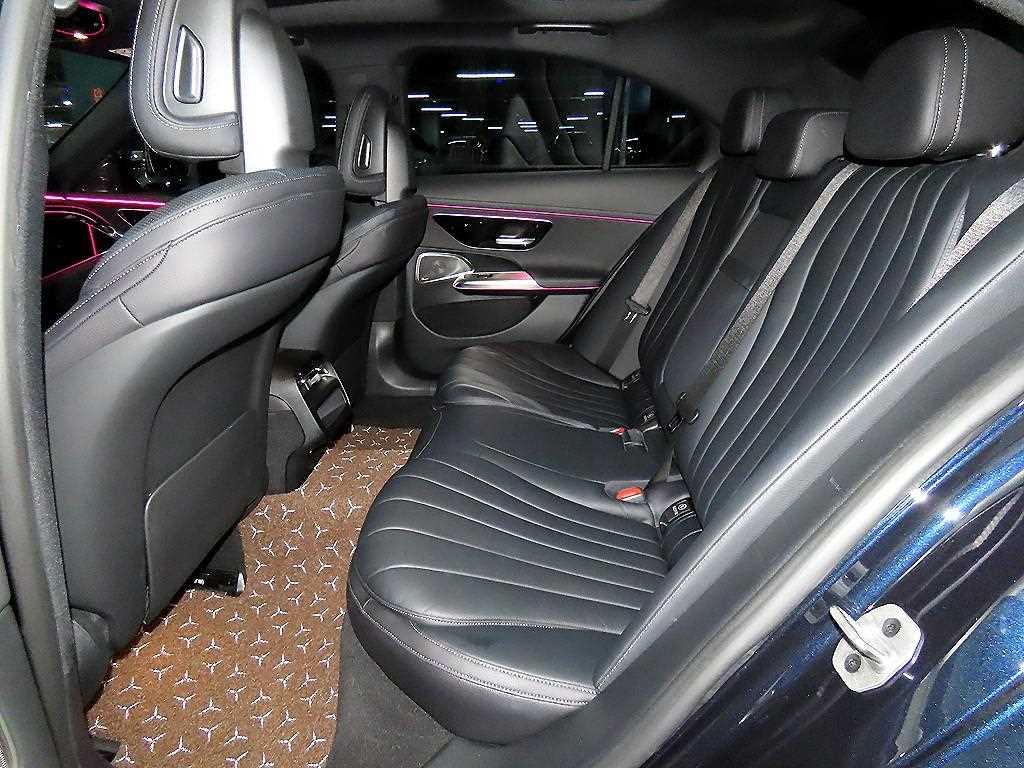 Mercedes-Benz E클래스(6세대) E300 4매틱 AMG 라인 - 7