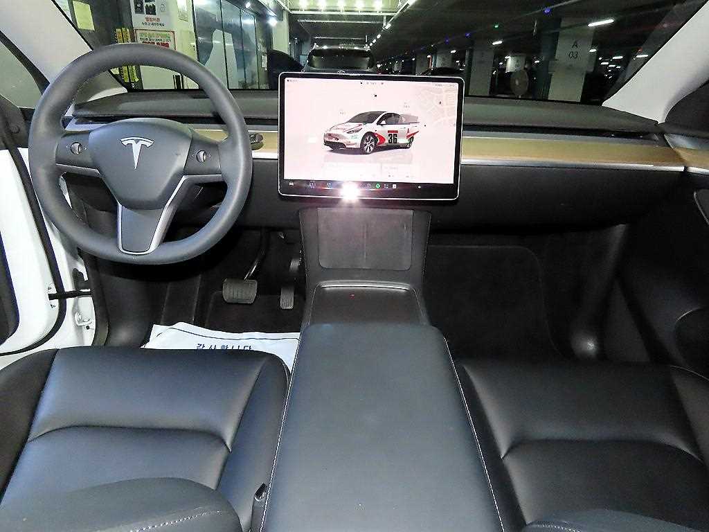 테슬라 모델 Y RWD - 11