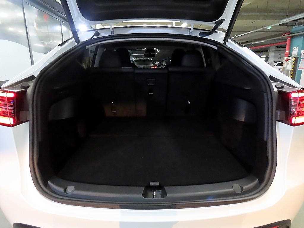 테슬라 모델 Y RWD - 17