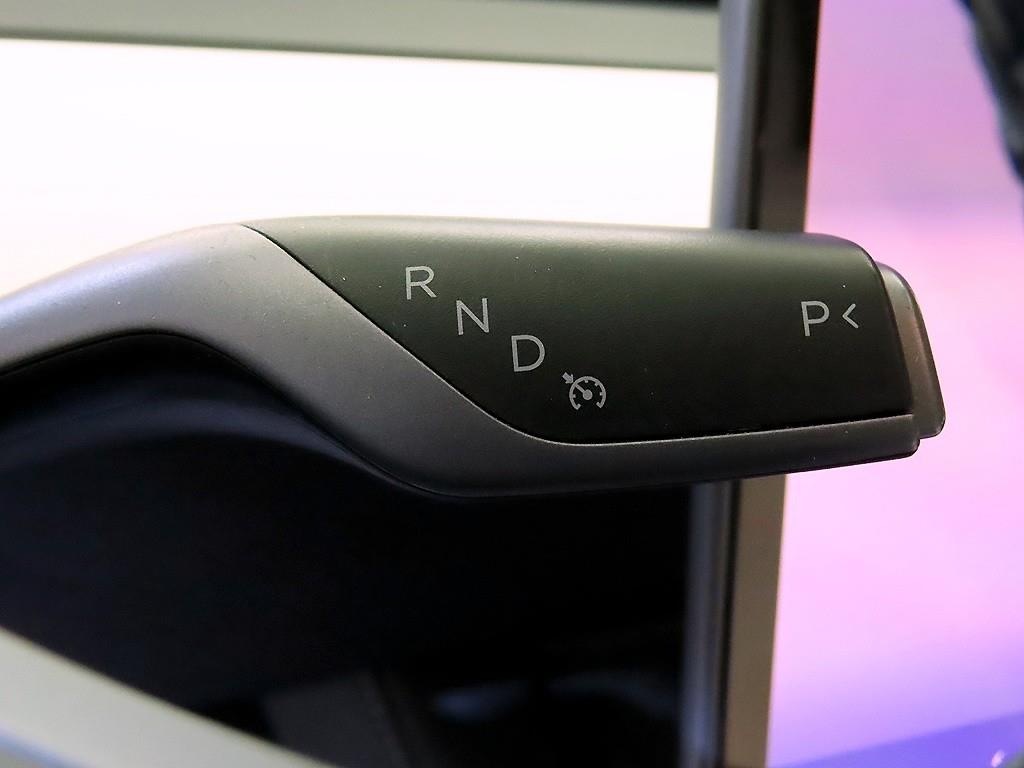 Tesla Model Y RWD - 12