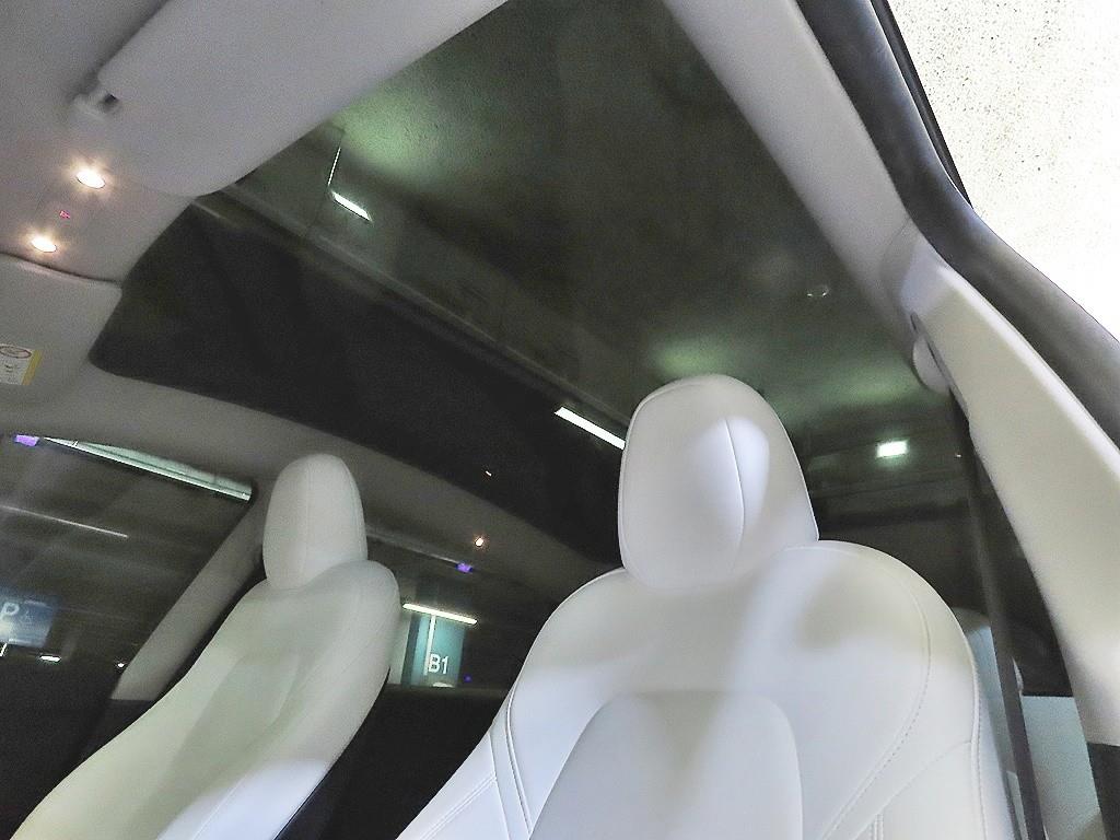 Tesla Model Y RWD - 15