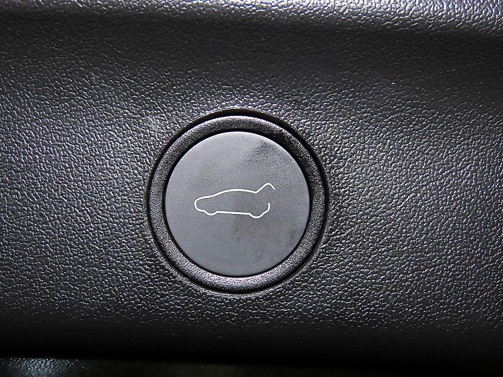Tesla Model Y RWD - 16