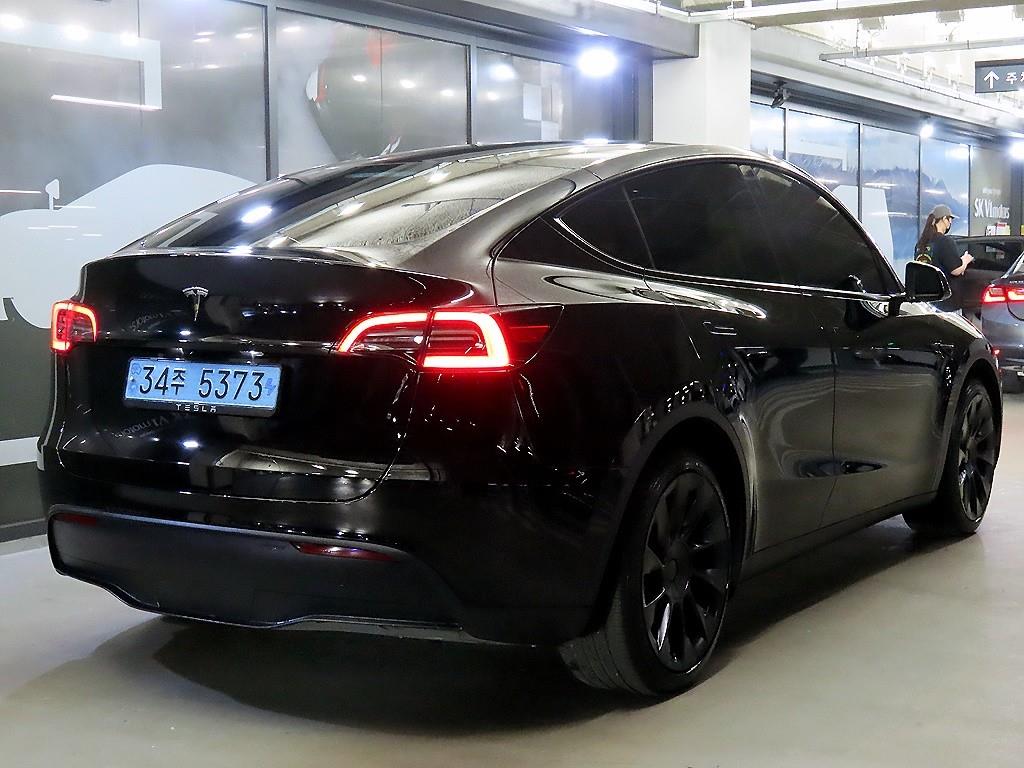 Tesla Model Y RWD - 4