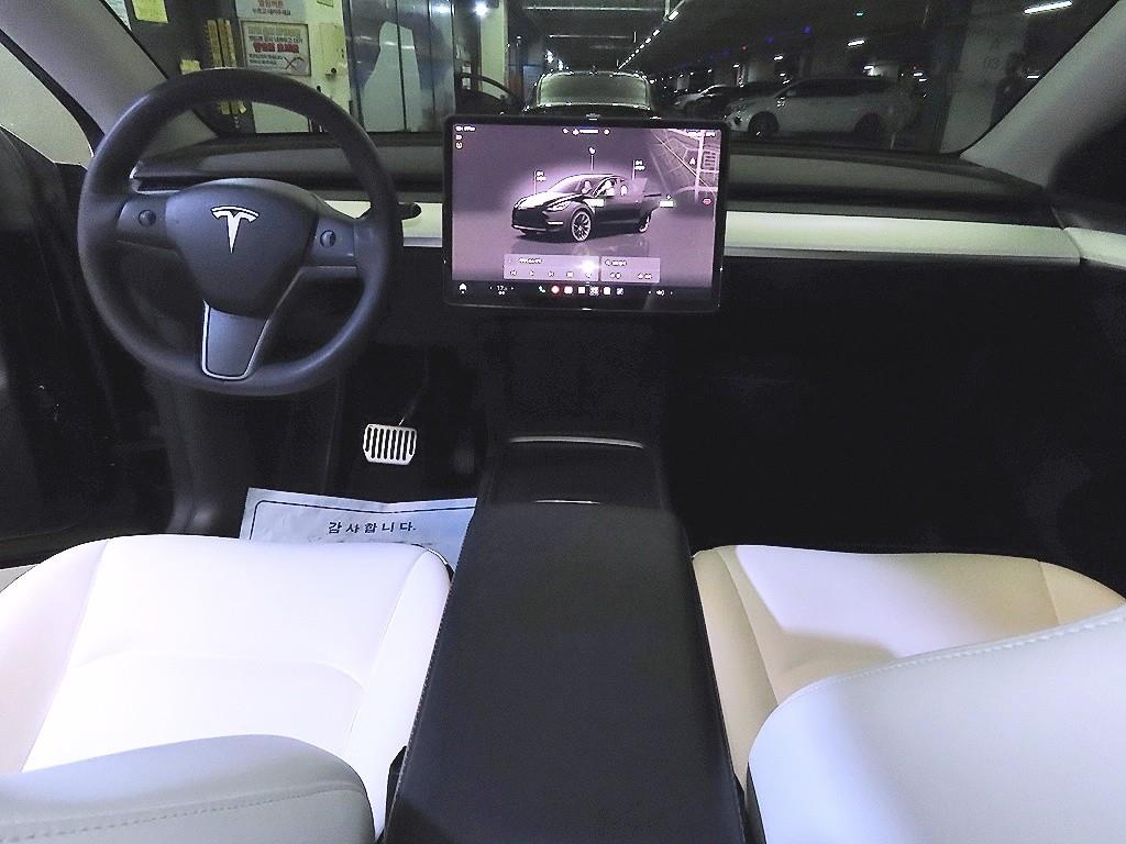 Tesla Model Y RWD - 10