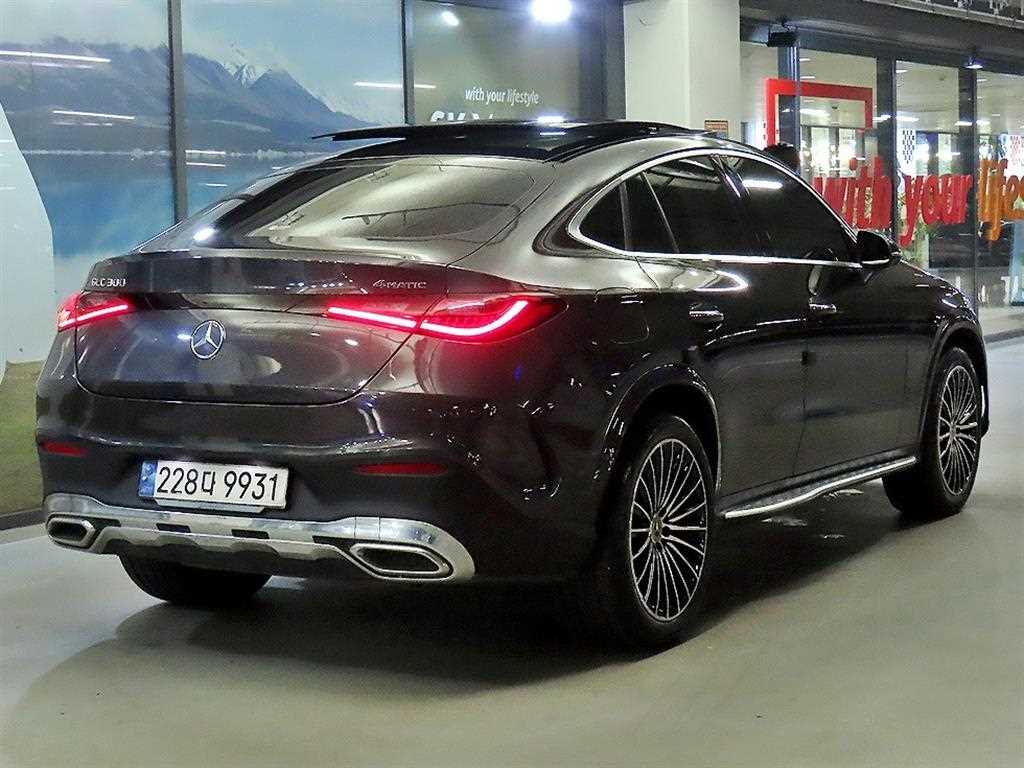 벤츠 GLC클래스(2세대) GLC 300 4매틱 쿠페 - 4