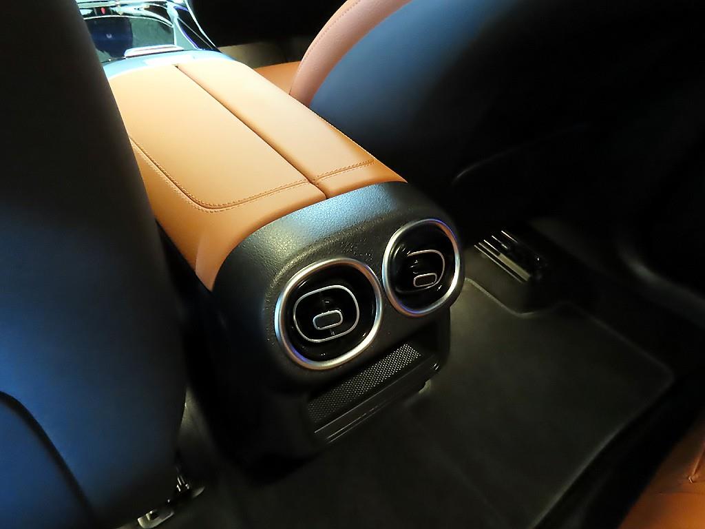 Mercedes-Benz GLC클래스(2세대) GLC 300 4매틱 쿠페 아방가르드 - 14