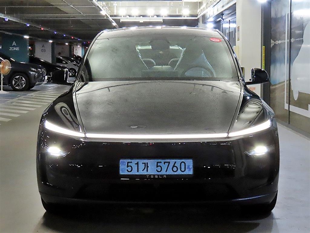 Tesla Model Y AWD L - 2