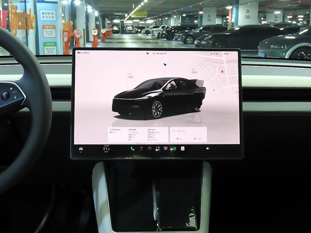 Tesla Model Y AWD L - 11