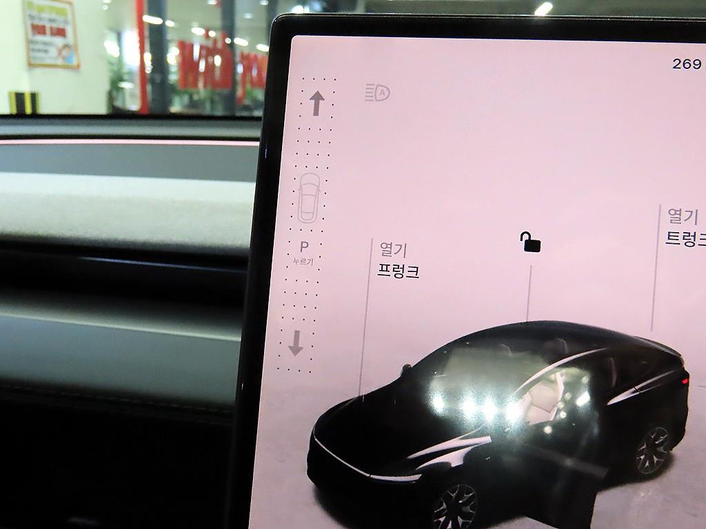Tesla Model Y AWD L - 12