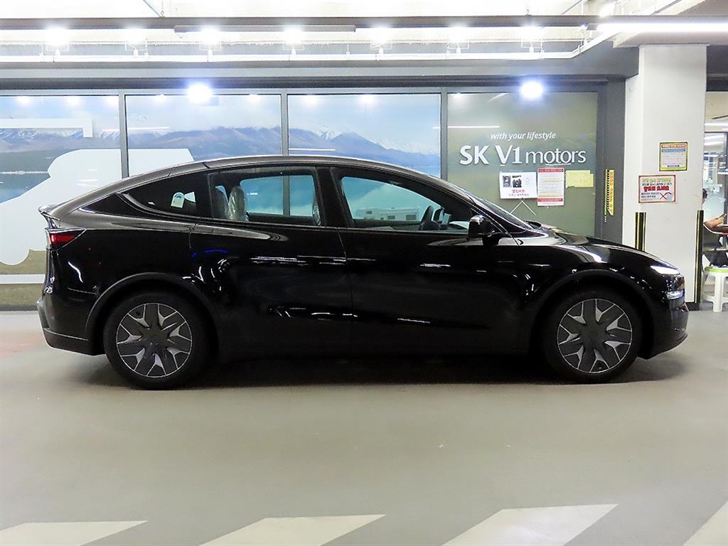 Tesla Model Y AWD L - 3