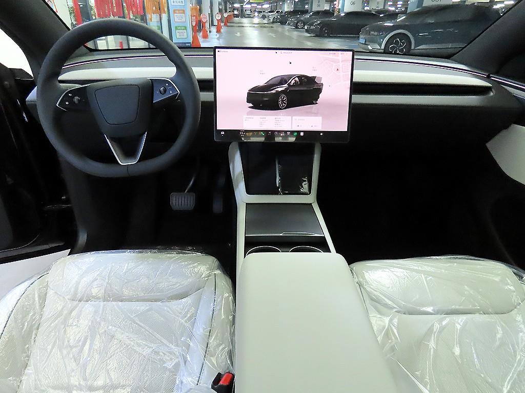 Tesla Model Y AWD L - 10