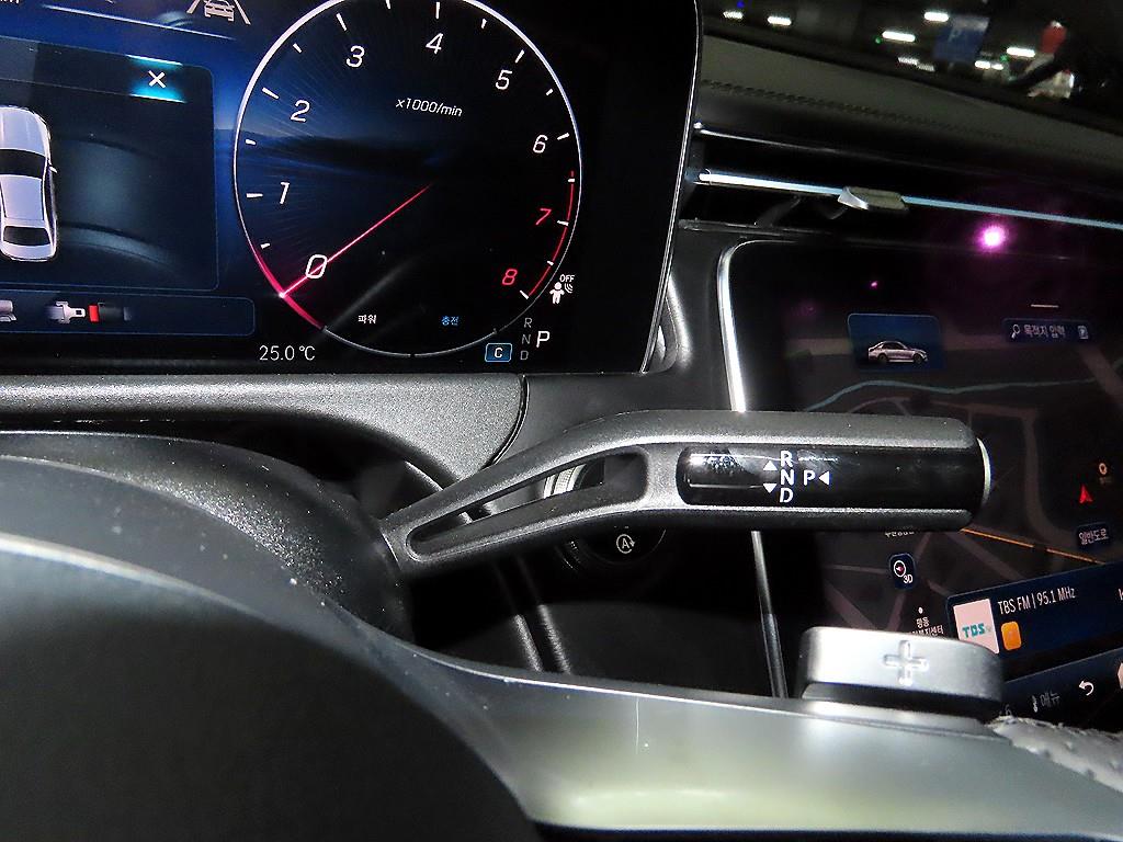 벤츠 E클래스(6세대) E200 AMG 라인 - 12