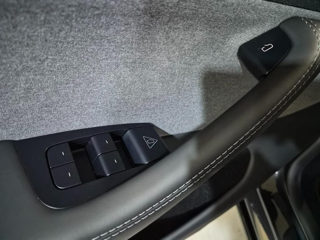 Tesla Model Y RWD - 12