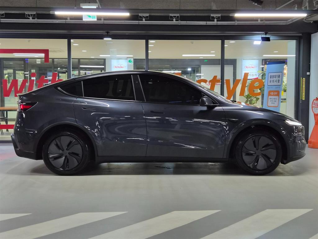 Tesla Model Y RWD - 3