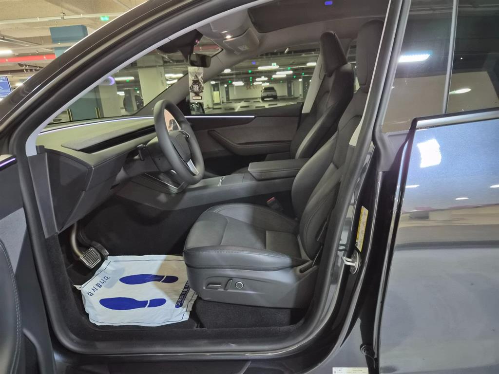 Tesla Model Y RWD - 6