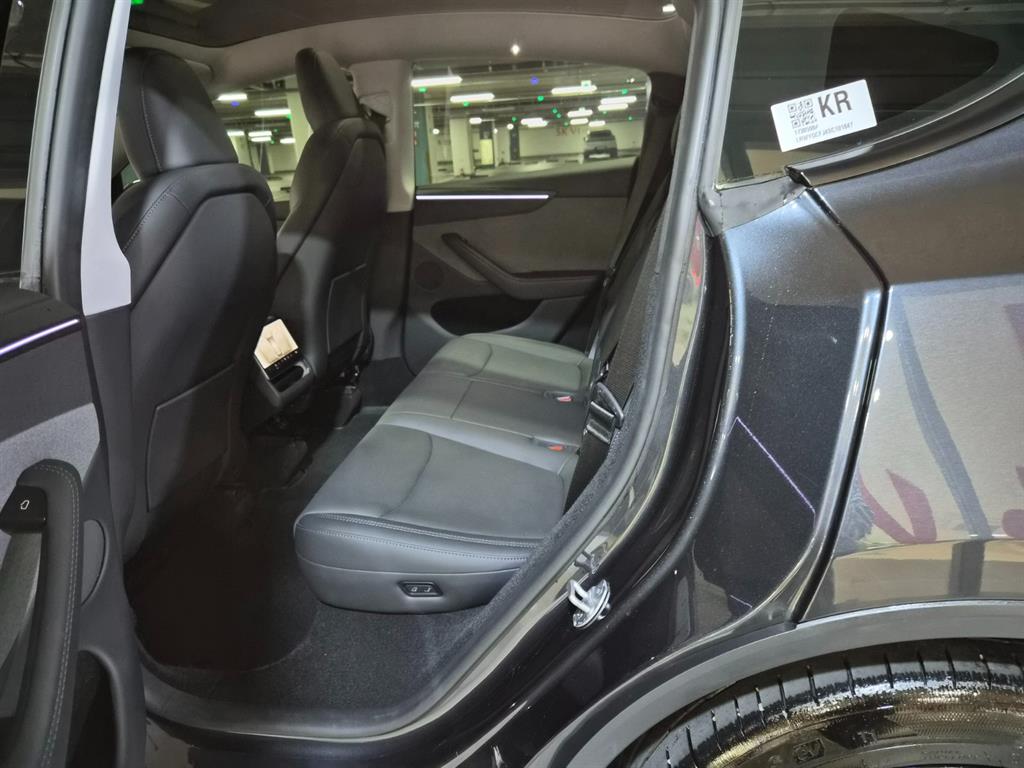 Tesla Model Y RWD - 7