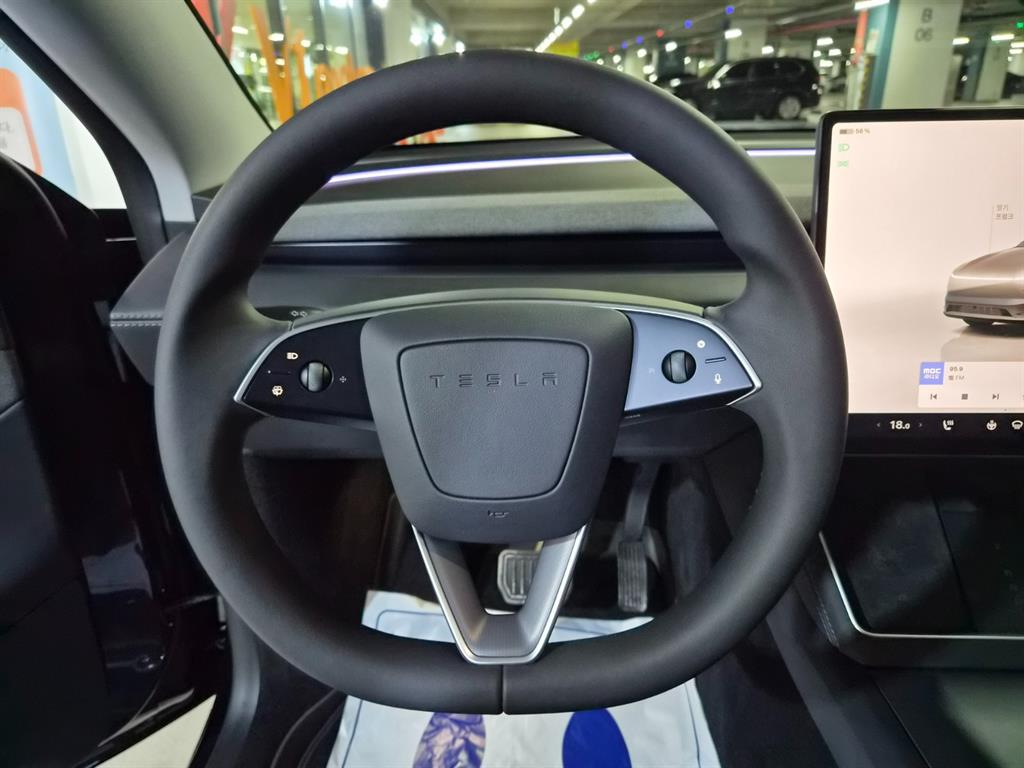 Tesla Model Y RWD - 8